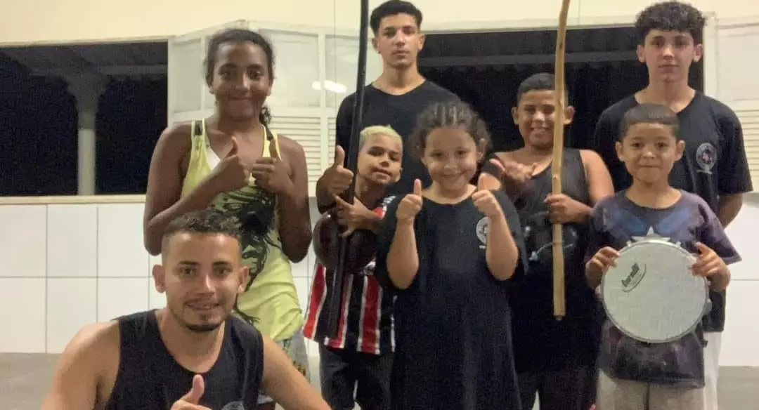 Projeto Brincando de Capoeira realiza primeiro batizado de cordas neste sábado em Santos Dumont